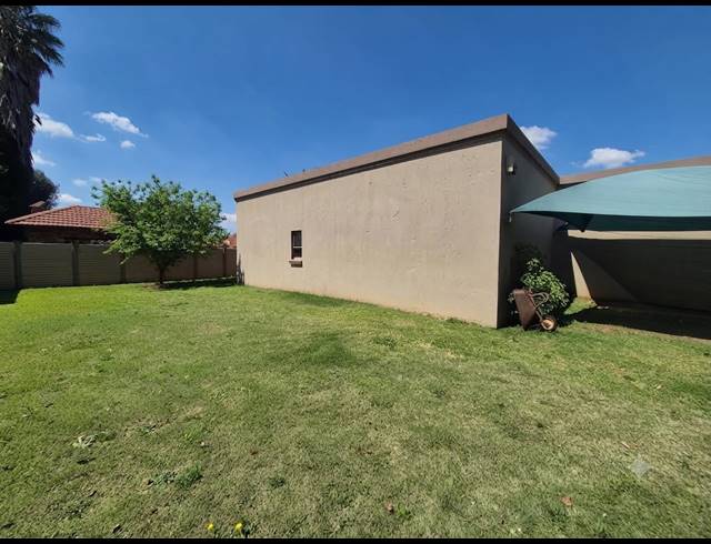 3 BEDROOM HOUSE FOR SALE IN VANDERBIJLPARK SE 2